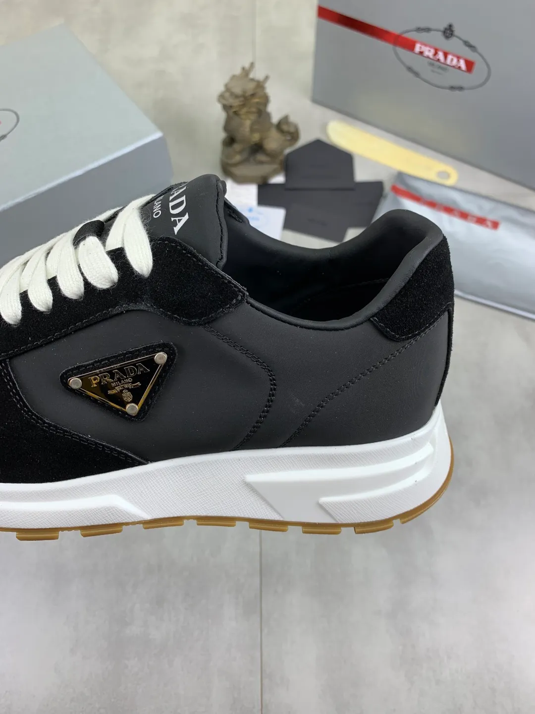 Men's shoes 💰P580💰 [New style] High version official website popular models are on the market, 🆘 The trendy brand (Prada) mainly promotes popular models, avant-garde and versatile fashionable men's shoes private version mold opening, cowhide surface splicing 1:1 replica... Fashion is simple, original imported cowhide and lining cowhide feet; the atmosphere and personality are more fashionable, eye-catching and pursuing class. It will subvert the old idea and be with you to spend time with you. A must-have for fashionistas! Must keep for yourself ! High-end comfort, high-end quality workmanship. Size: 38-45; multiple colors available.